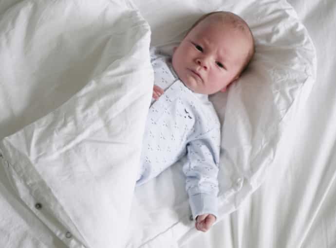 Vauvan turvalliset unet, voiko vauvapeittoa käyttää?